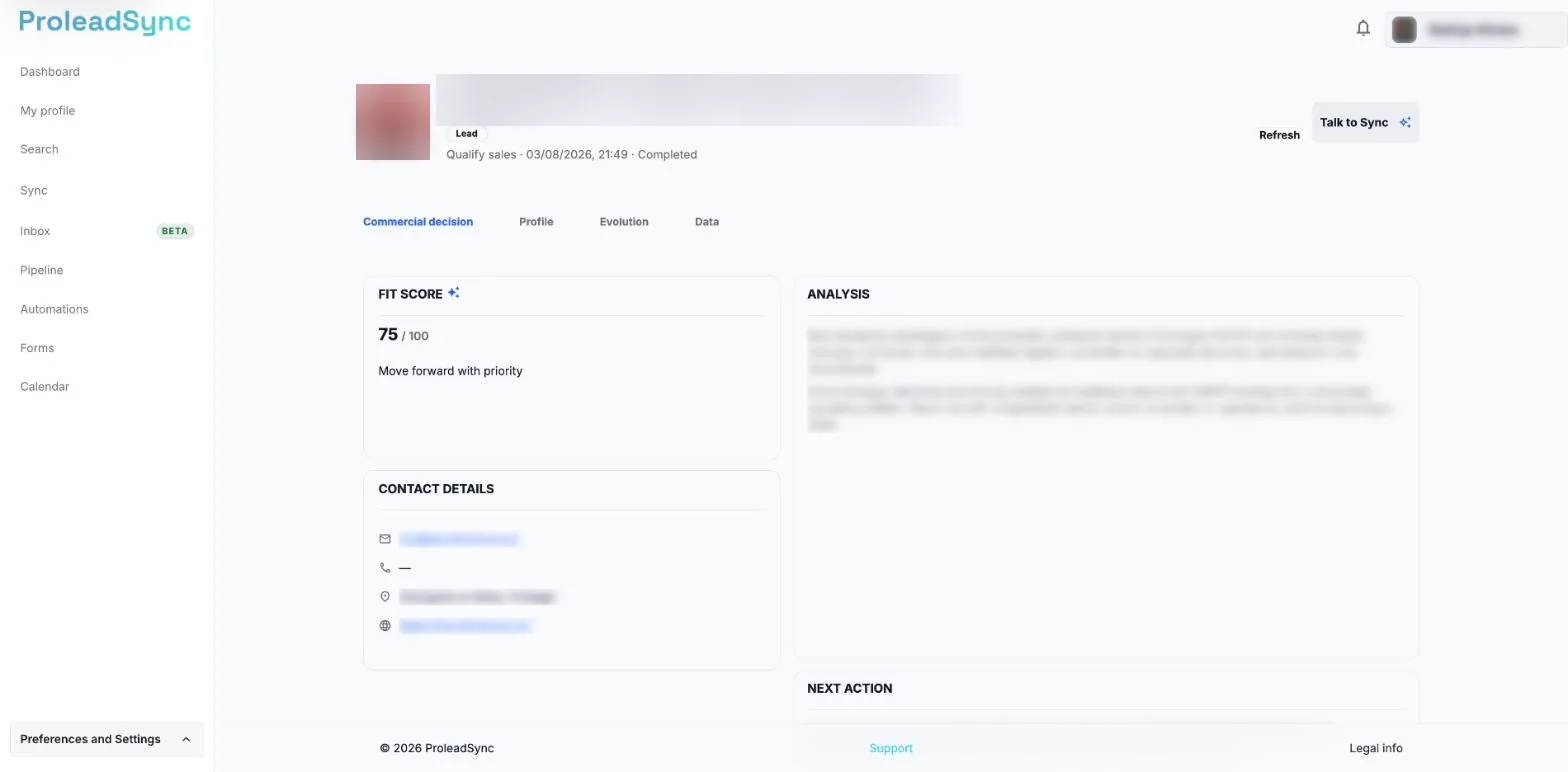 Profile 360 of a contact with the identity, contact details and analysis blurred, the Fit score and the Commercial decision, Profile, Evolution and Data tabs.